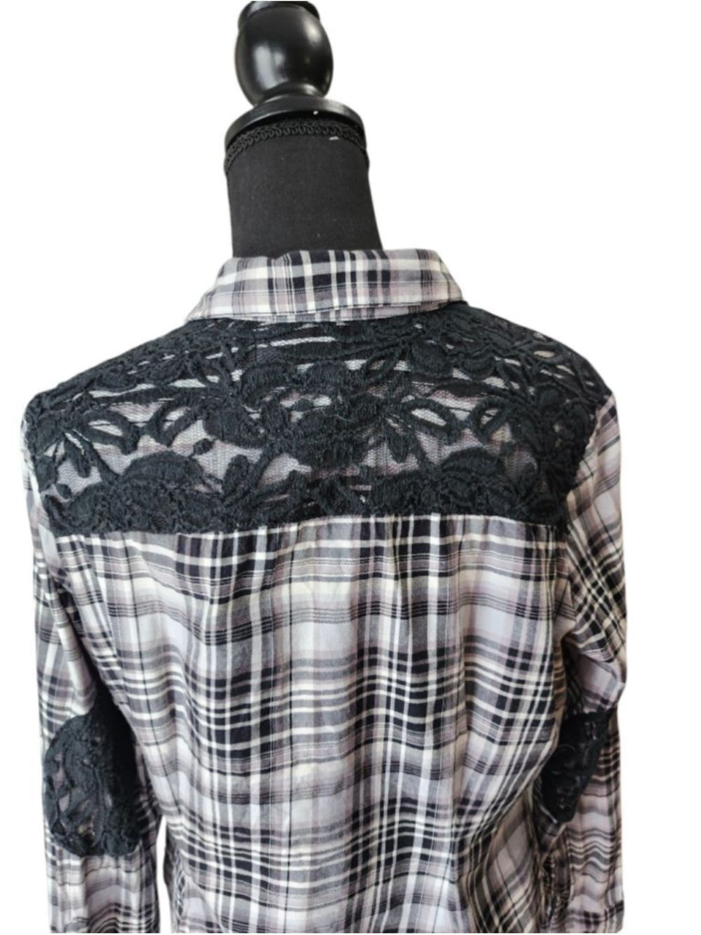 Sunset Rd. Plaid Button Down Shirt with Lace Accents Size 12 Black White - Picture 4 of 6